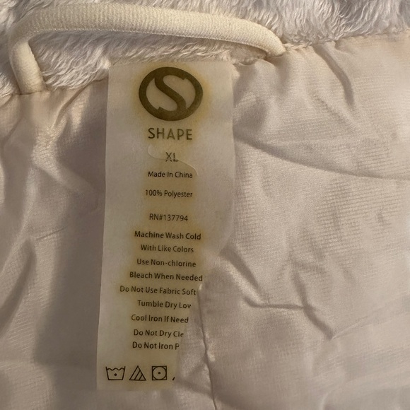 Shape Performance Puffy Vest - Picture 9 of 11